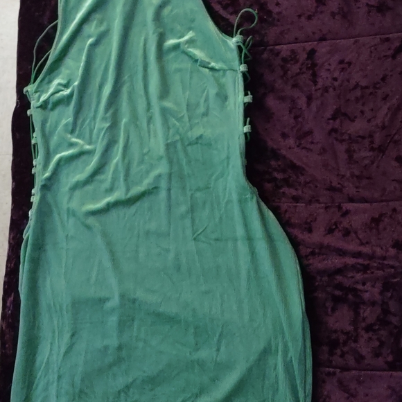 Green Dress - Picture 3 of 3